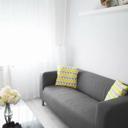 White Almond Apartment *