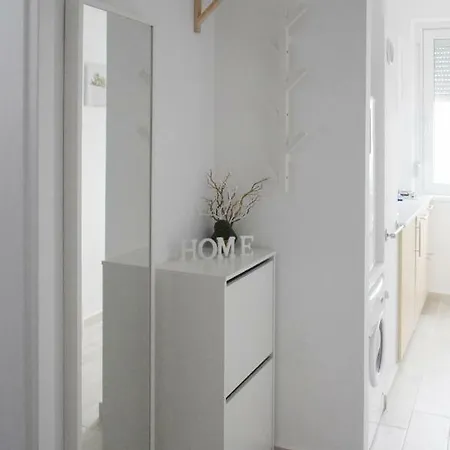 شقة White Almond *