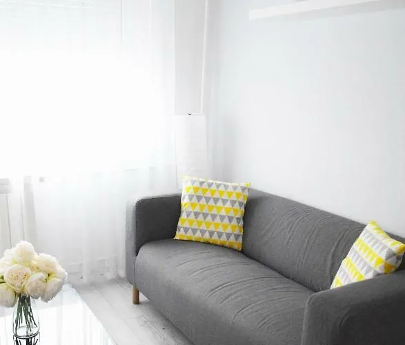 White Almond Apartment *
